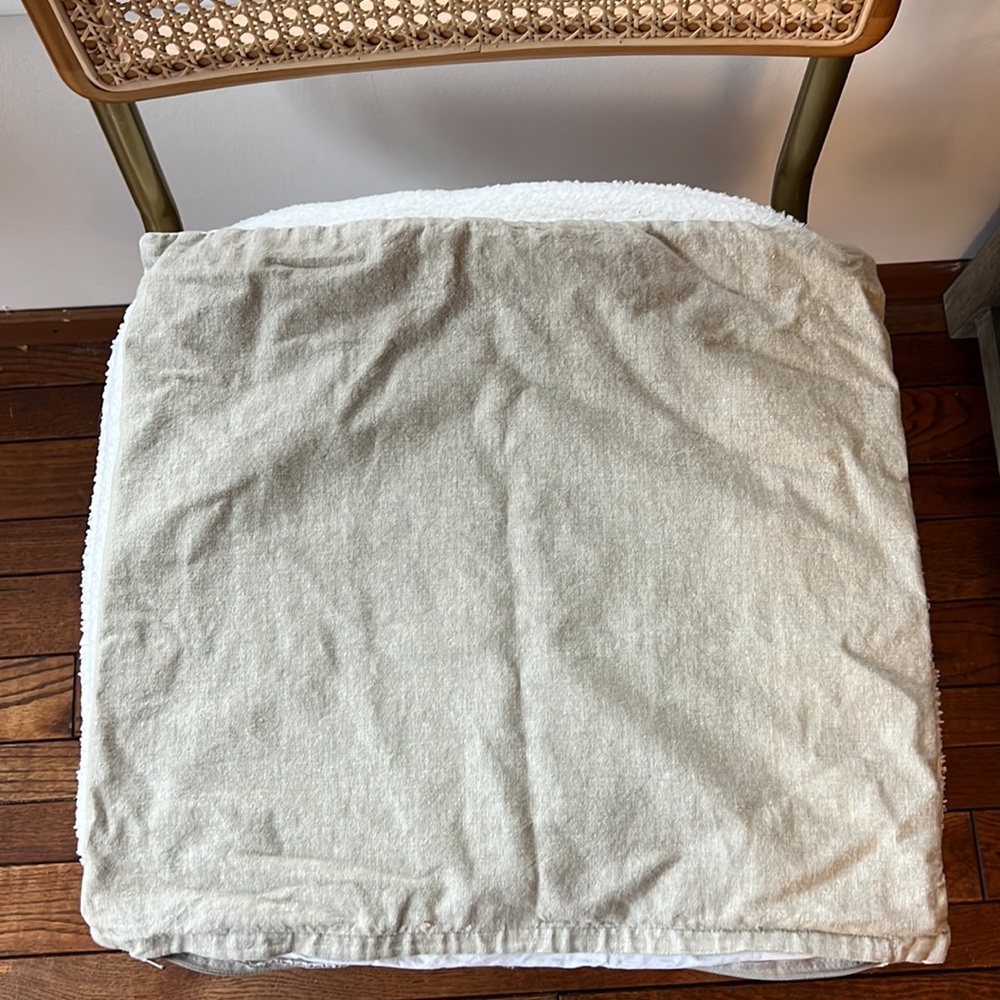 Cb2 pillow cover - Picture 3 of 3